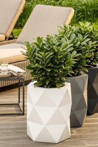 Nowoczesna donica ogrodowa 54 cm biała | Modena z półką | Monumo