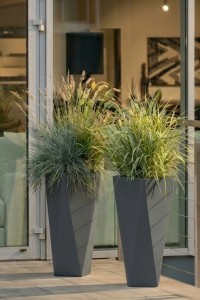 Zestaw 2 wysokich donic na taras 72 cm antracytowych | Vaso z półką | Monumo