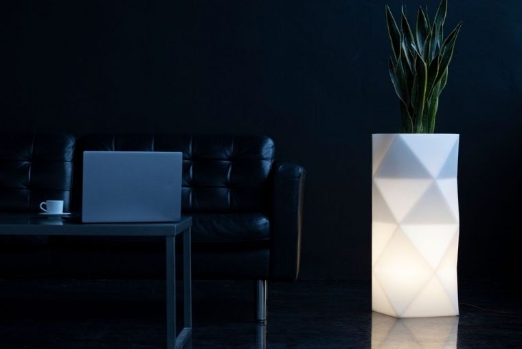 Podświetlana designerska donica Monumo Asti