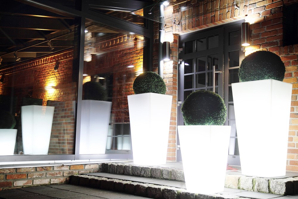 Wysoka donica podświetlana Monumo Slim Line M