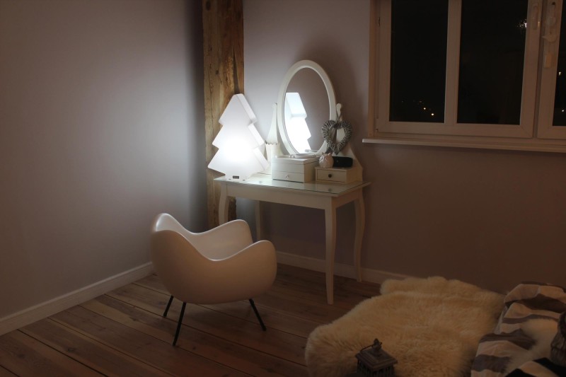 Choinka LED w sypialni