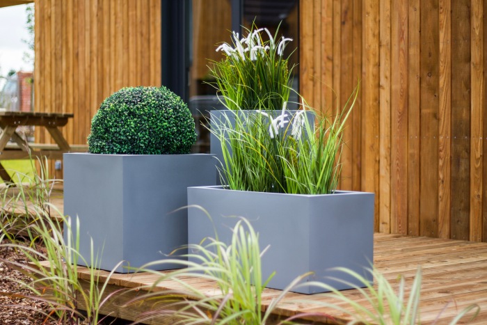 donice prostokątne długie na tarasie