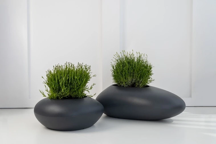 Doniczki na zioła w kształcie kamienia Monumo