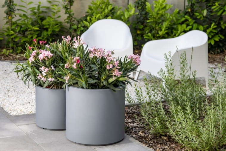 duże nowoczesne donice Monumo