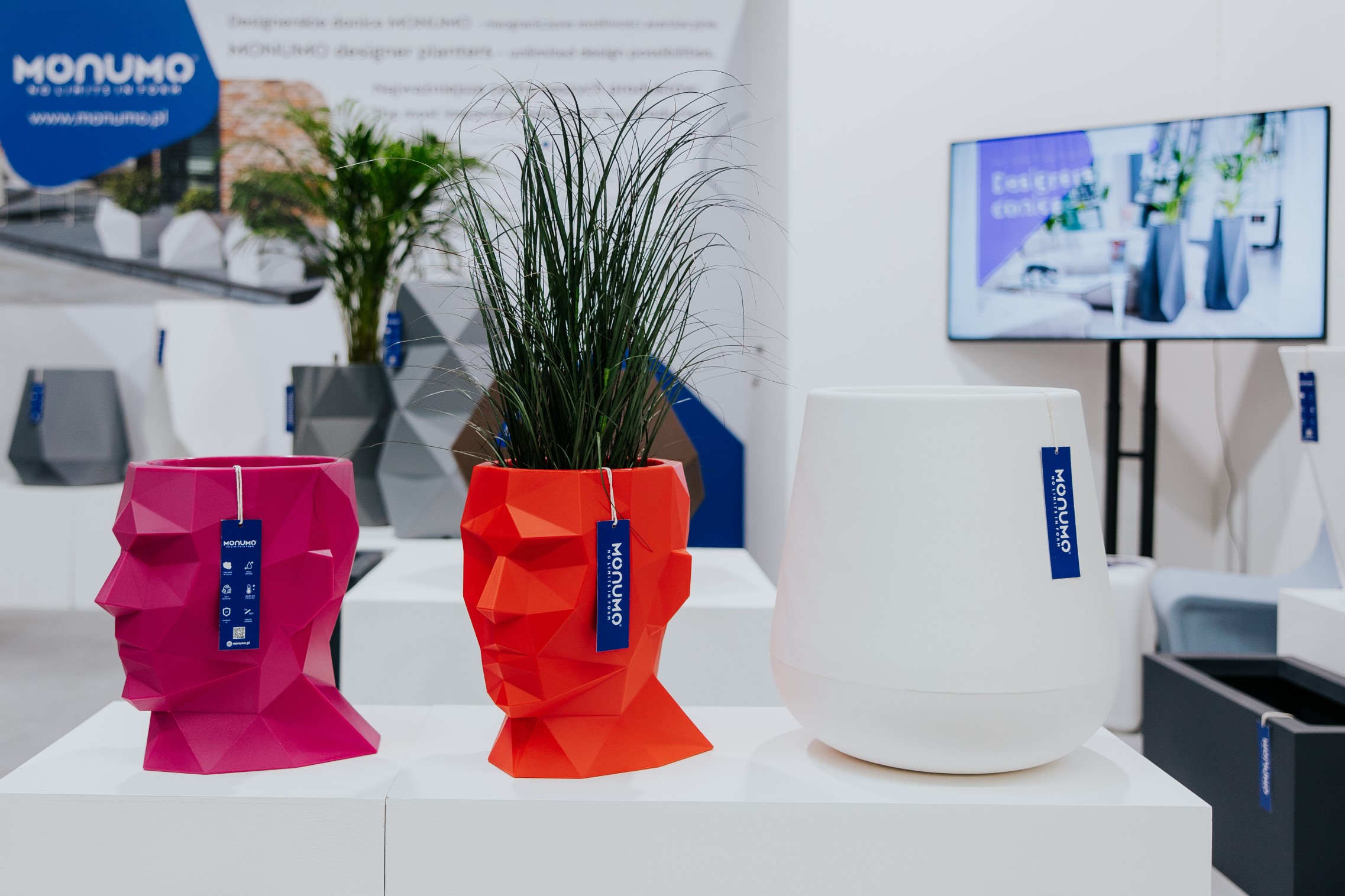 Nowoczesna donica Monumo głowa Adonis