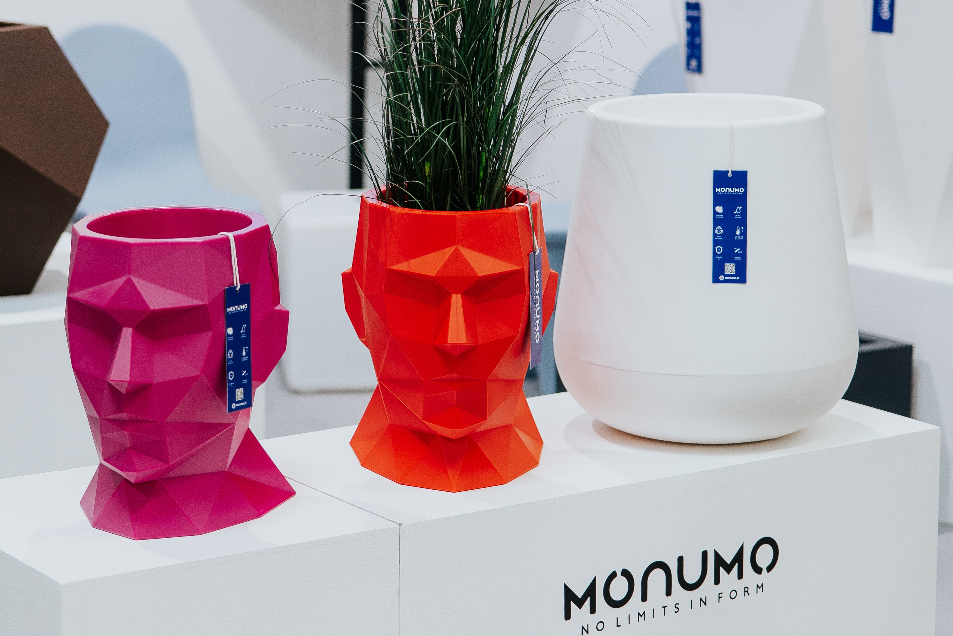 Nowoczesna donica Monumo głowa Adonis