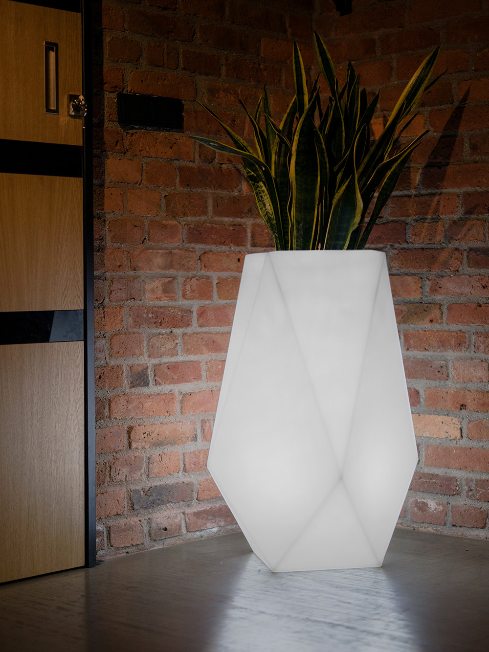 Wysoka donica podświetlana Monumo Volcano Light