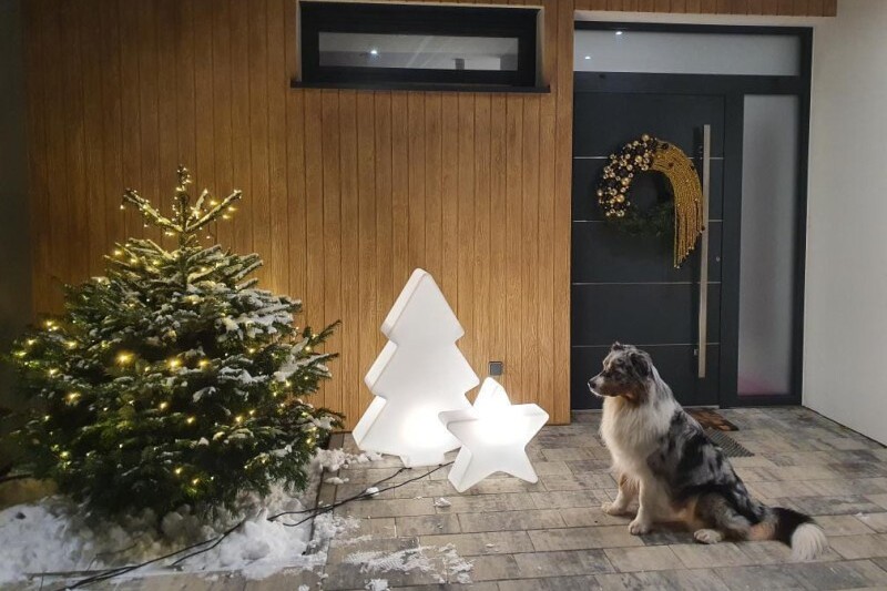 Jak udekorować front domu na święta?